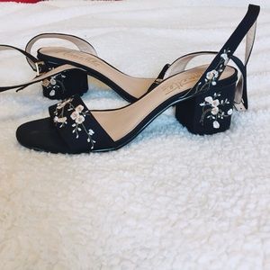 Open toe platform shoes 💐.